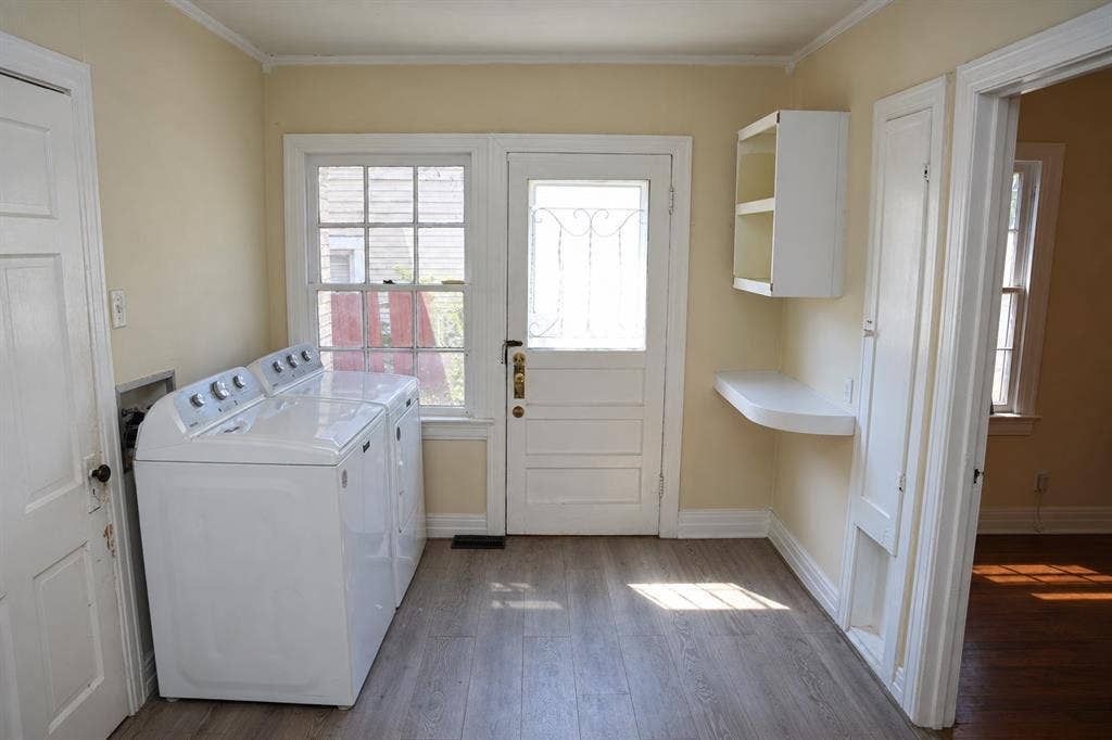 5108 Manett Street, Dallas, TX 75206 Dedicated laundry and utility room in front structure.