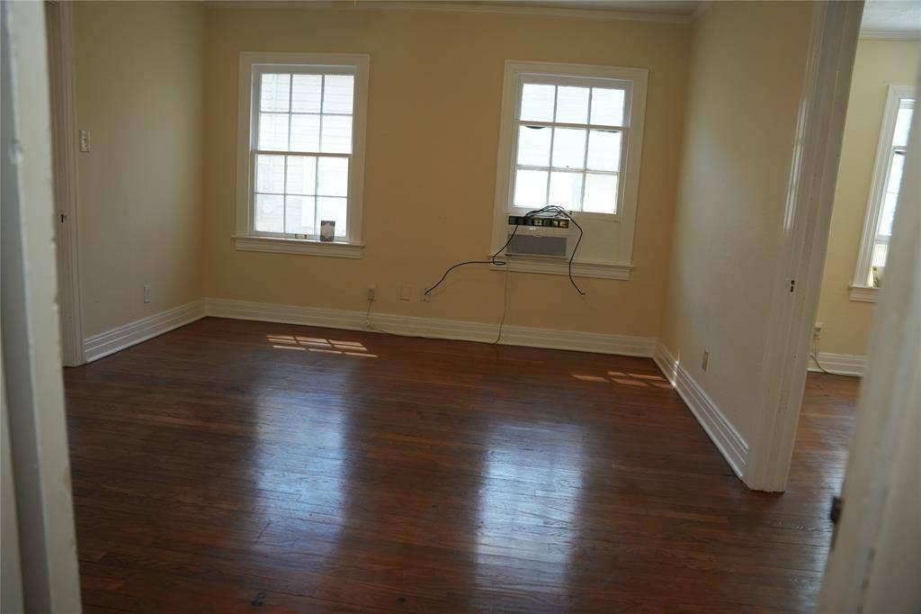 5108 Manett Street, Dallas, TX 75206 Dining / flex living area with abundant natural light.