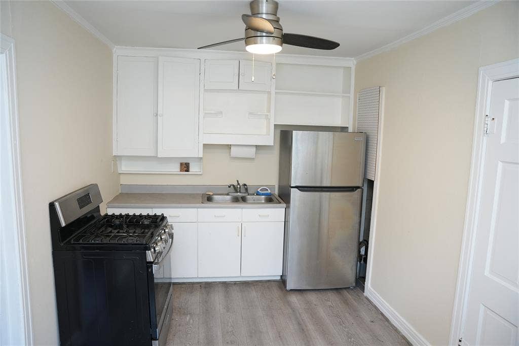 5108 Manett Street, Dallas, TX 75206 Updated kitchen in front duplex unit with full appliance suite.