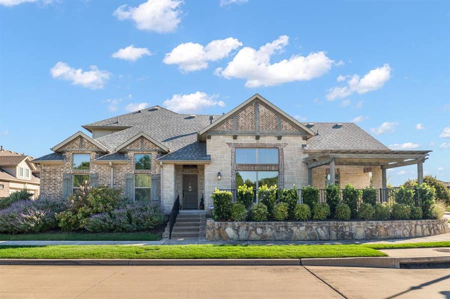 Property photo for 4309 Rose Garrison Lane, Arlington, TX