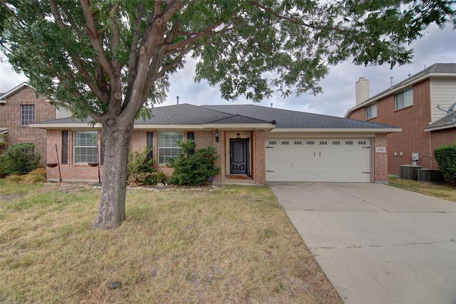 Property photo for 5725 Lionfish Way, Fort Worth, TX