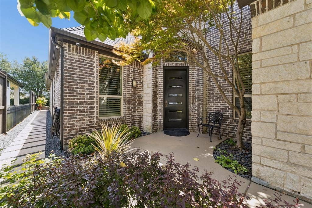 6009 Heron Bay Lane, McKinney, TX 75070 Gated, front courtyard entry.
