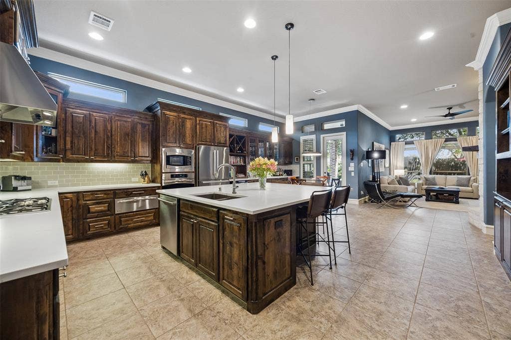 6009 Heron Bay Lane, McKinney, TX 75070 Great flow from the kitchen, breakfast nook, family room and to the backyard.