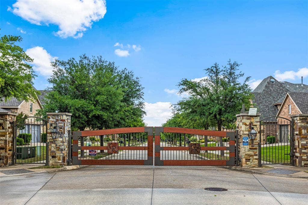 6009 Heron Bay Lane, McKinney, TX 75070 An alternate Gated Entry.