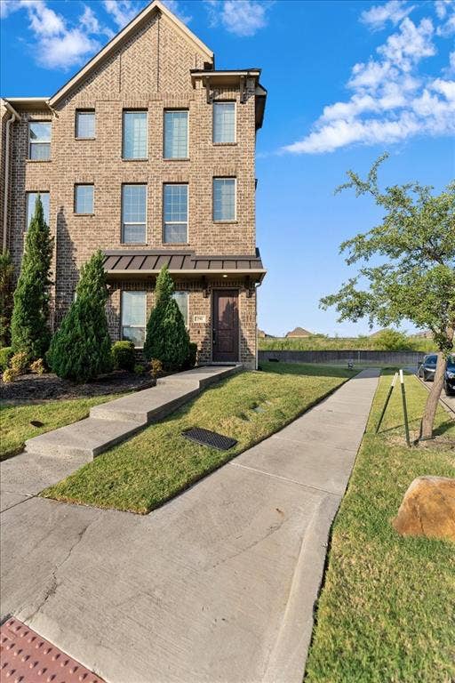 Property photo for 290 Almanor Street, Lewisville, TX