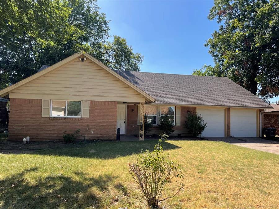 Property photo for 6912 Heritage Lane, Fort Worth, TX