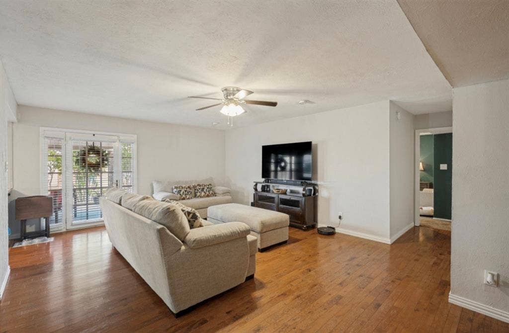 700 Nora Lane, DeSoto, TX 75115
