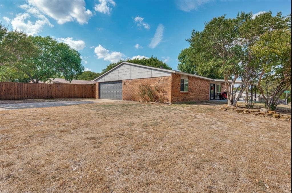 700 Nora Lane, DeSoto, TX 75115