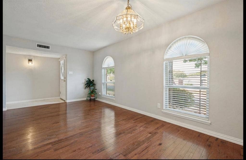 700 Nora Lane, DeSoto, TX 75115