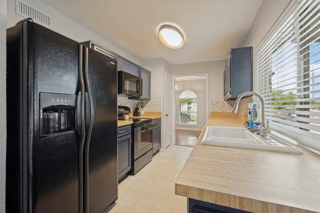 700 Nora Lane, DeSoto, TX 75115