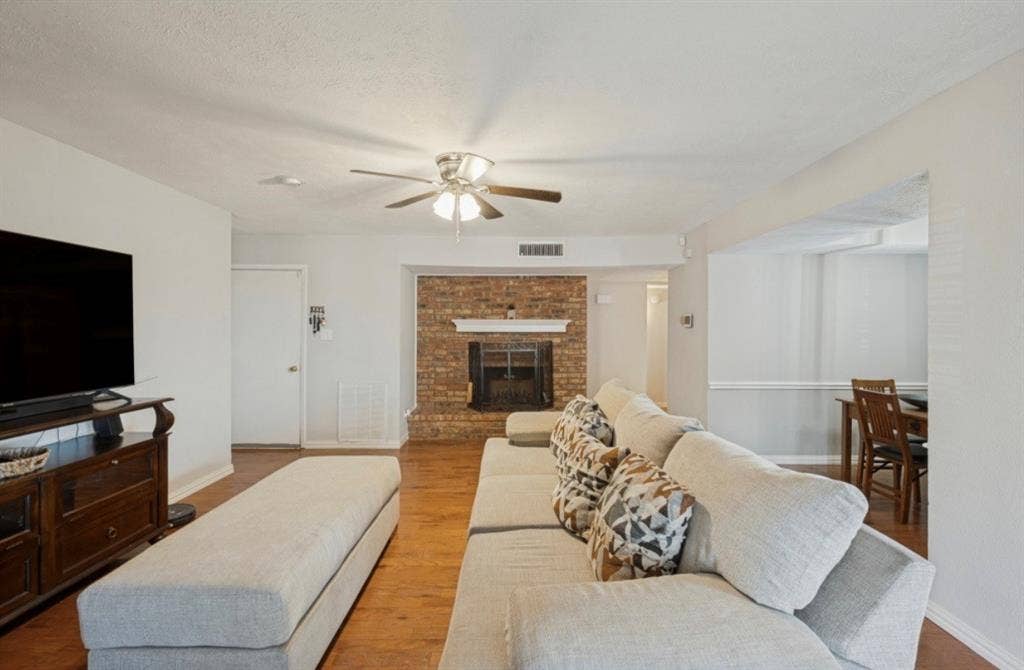 700 Nora Lane, DeSoto, TX 75115