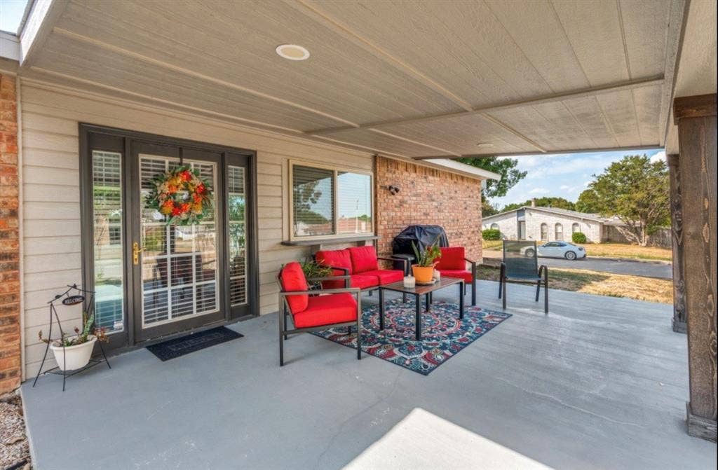 700 Nora Lane, DeSoto, TX 75115