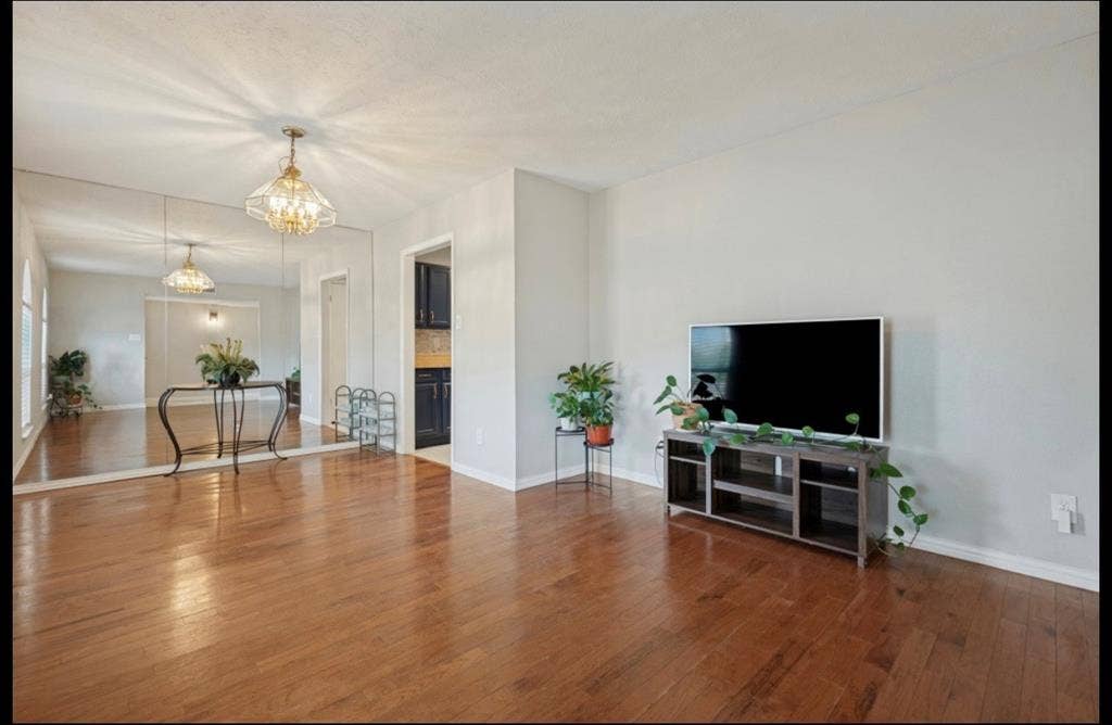 700 Nora Lane, DeSoto, TX 75115