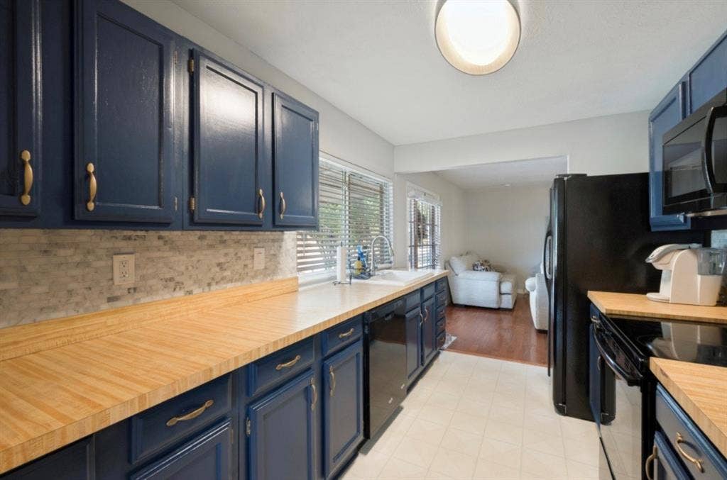 700 Nora Lane, DeSoto, TX 75115