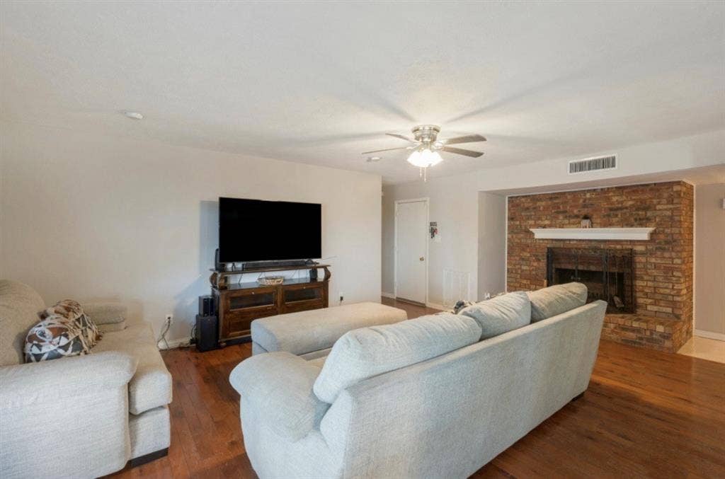 700 Nora Lane, DeSoto, TX 75115