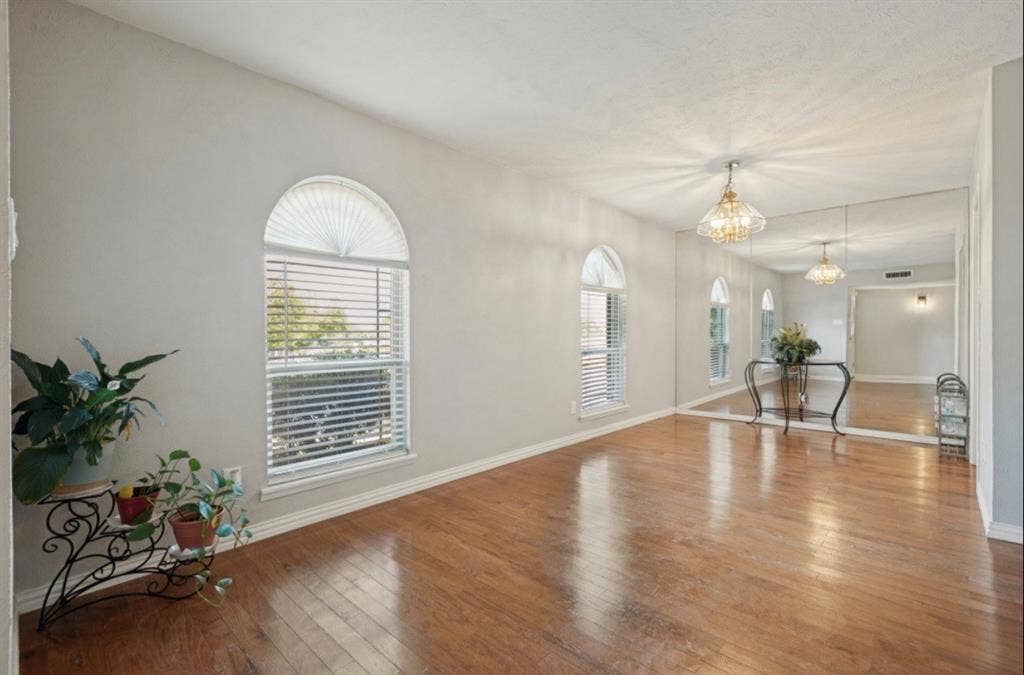 700 Nora Lane, DeSoto, TX 75115