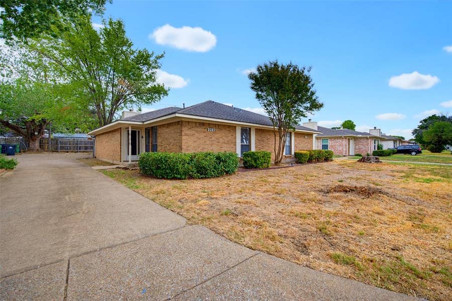 Property photo for 2323 Lido Lane, Arlington, TX