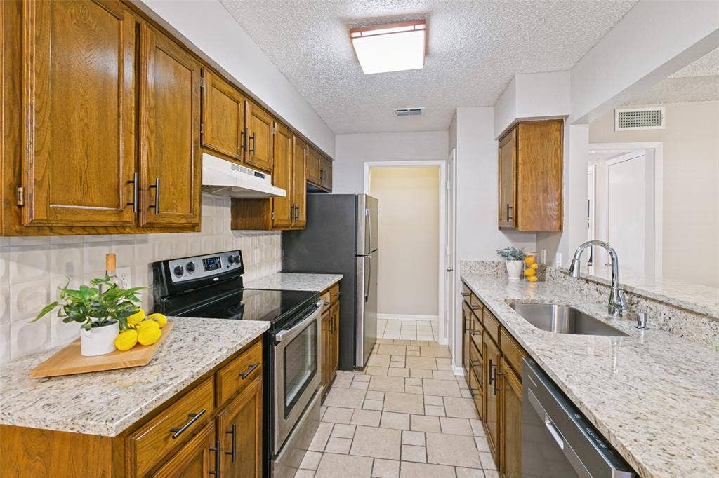 2323 Lido Lane, Arlington, TX 76015 2323 Lido Lane, Arlington, TX 76015