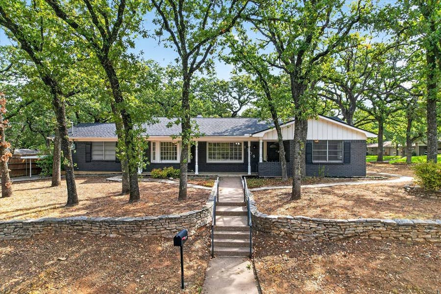 Property photo for 1708 Cimarron Trail, Hurst, TX