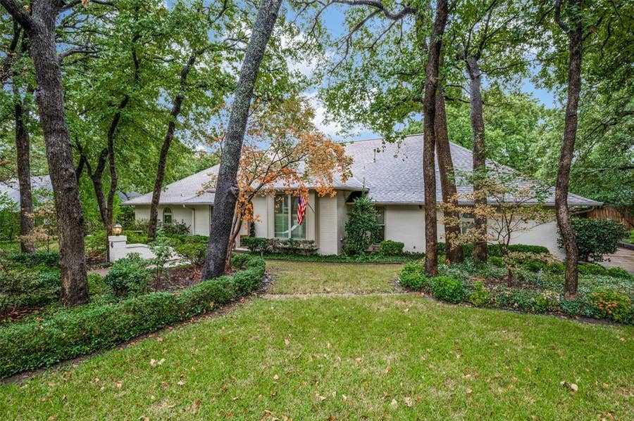 Property photo for 6 Timbergreen Circle, Denton, TX