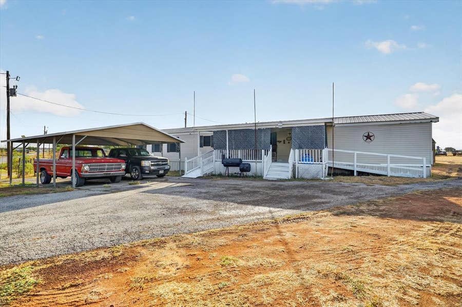 Property photo for 5703 N Sunchase Drive, Granbury, TX