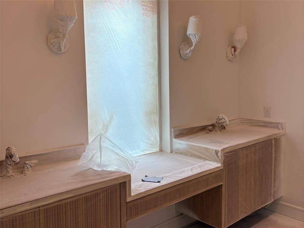 9620 Lakemont Drive, Dallas, TX 75220 Built-in window seat, integrated vanity cabinetry, sconce lighting, and a window