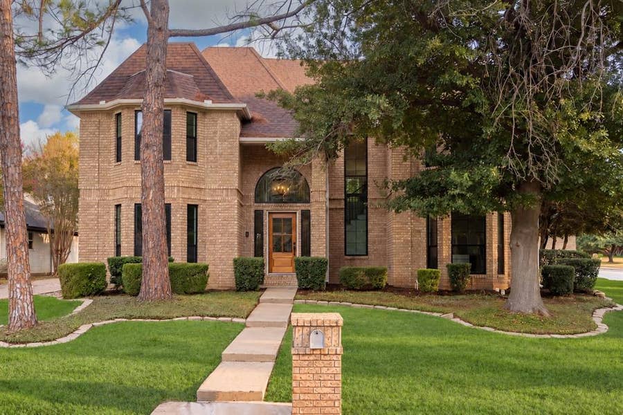 Property photo for 2 Crestwood Drive, Trophy Club, TX