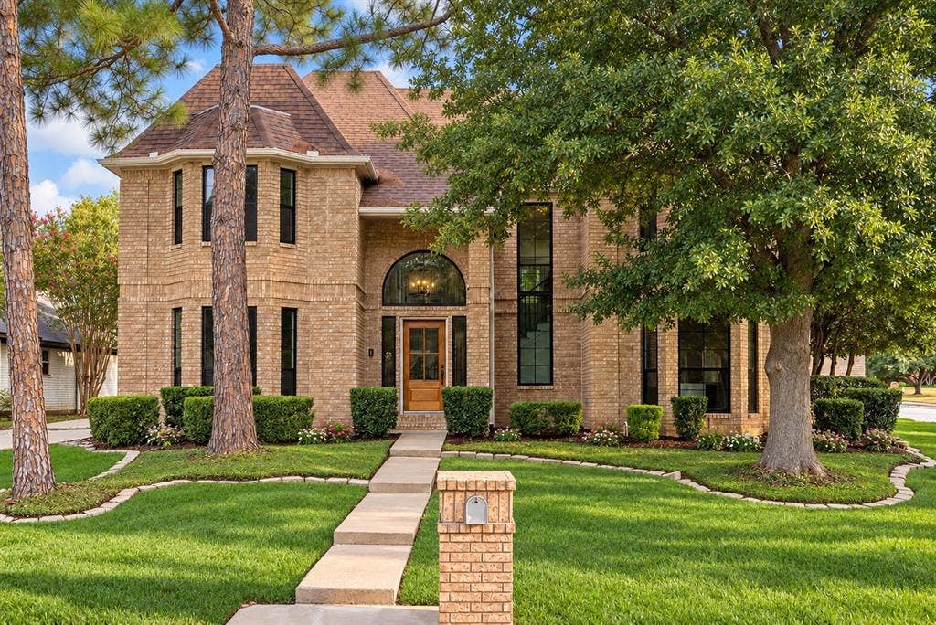 Welcome to 2 Crestwood Drive, beautifully reminded by Maverick Design, and a truly rare opportunity in Trophy club. (This photo has been digitally enhanced.)