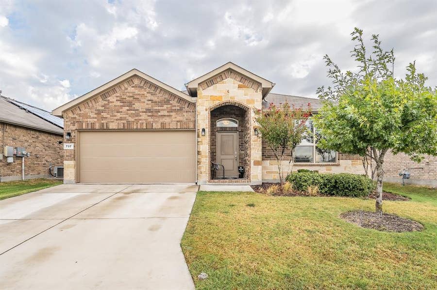 Property photo for 737 Blackhorse Trail, Fort Worth, TX