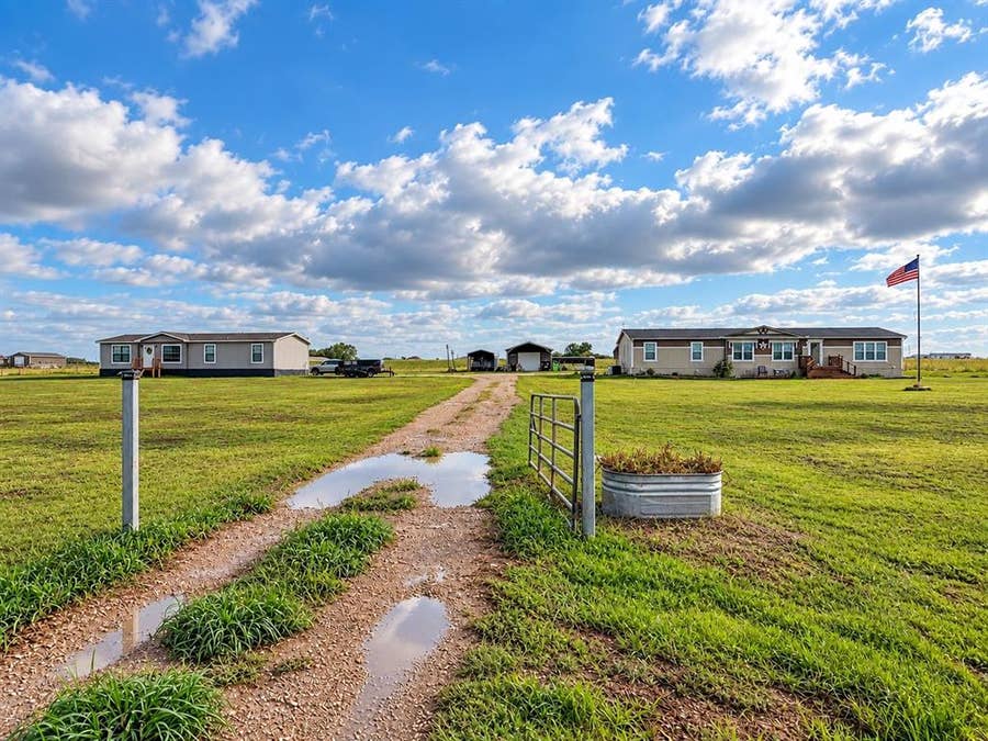 Property photo for 8832 N US Highway 69, Celeste, TX