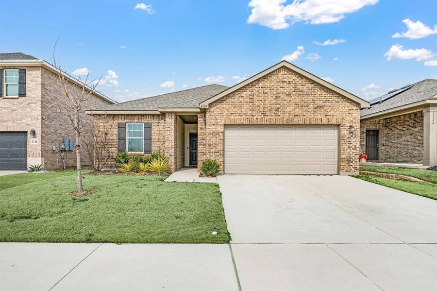 Property photo for 4724 Swan Neck Drive, Fort Worth, TX