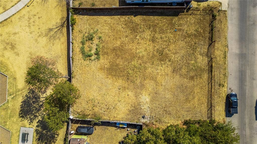8521 Torreon Street, Dallas, TX 75217 8521 Torreon Street, Dallas, TX 75217