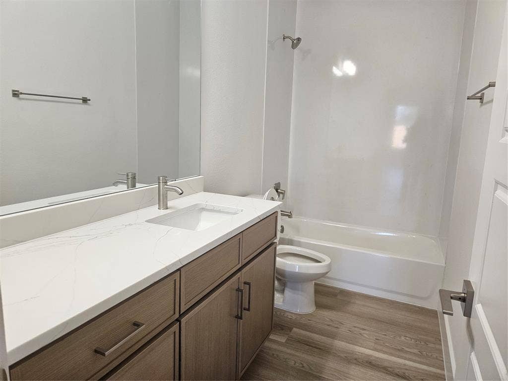 5601 Wayside Drive, Dallas, TX 75235 5601 Wayside Drive, Dallas, TX 75235