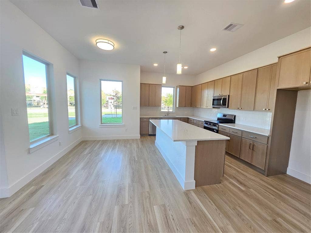 5601 Wayside Drive, Dallas, TX 75235 5601 Wayside Drive, Dallas, TX 75235