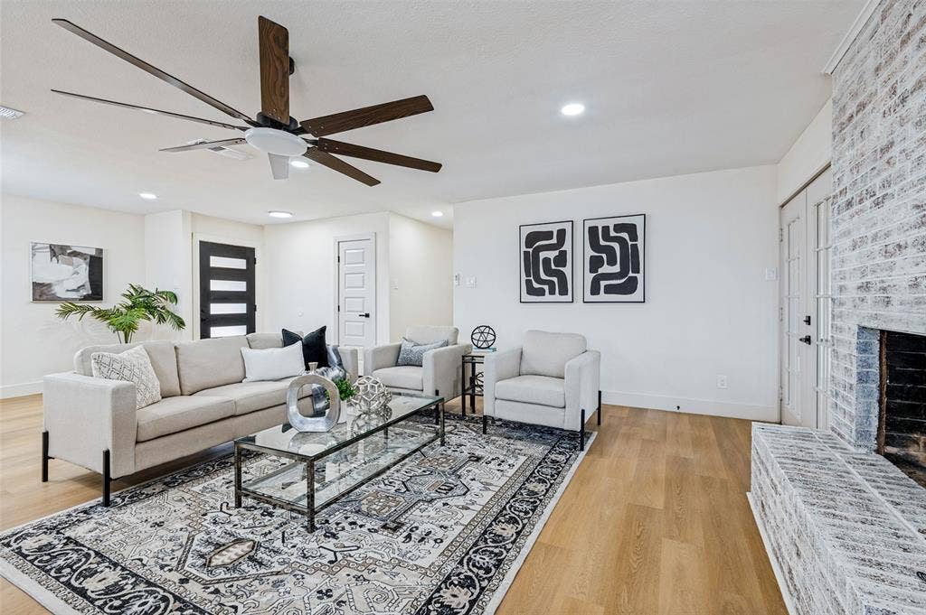 5445 Enderly Place, Dallas, TX 75227 5445 Enderly Place, Dallas, TX 75227