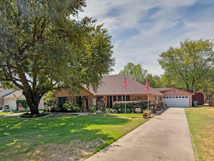Property photo for 302 Johnson Street, Seagoville, TX