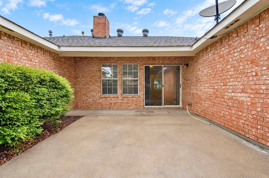 2040 Garden Crest Lane, Dallas, TX 75232 Great sized patio for entertaining and grilling!
