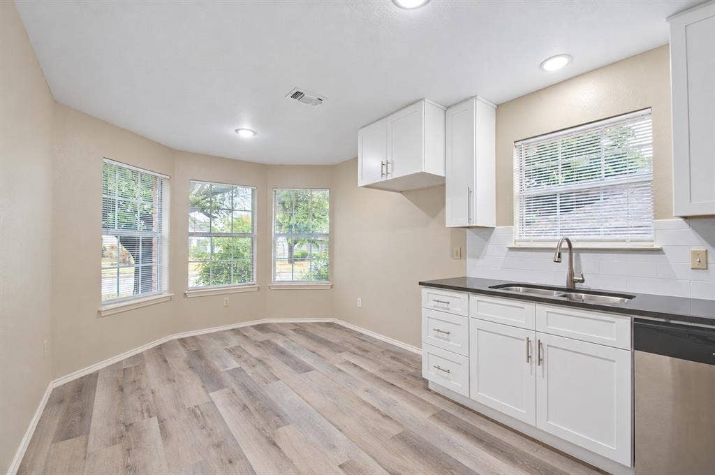 2040 Garden Crest Lane, Dallas, TX 75232 Kitchen with breakfast nook with tons of natural light