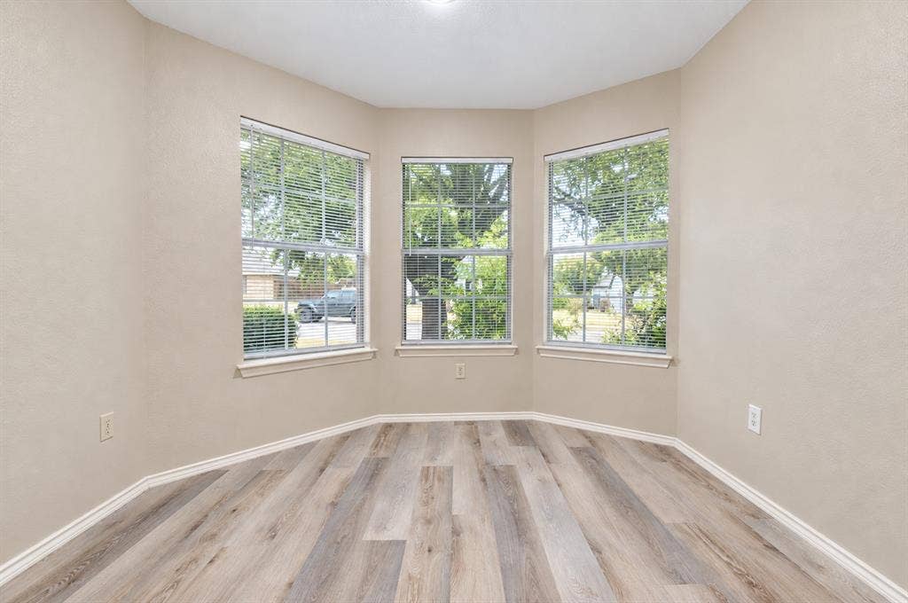 2040 Garden Crest Lane, Dallas, TX 75232 Breakfast nook