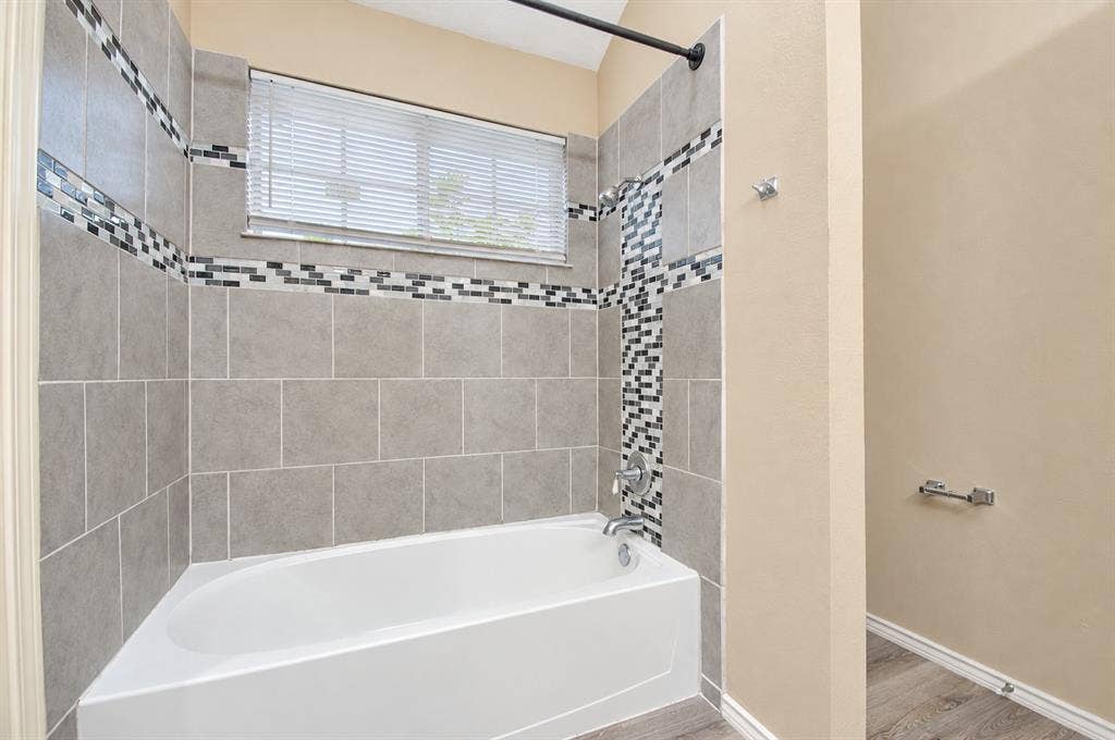 2040 Garden Crest Lane, Dallas, TX 75232 Master bathroom