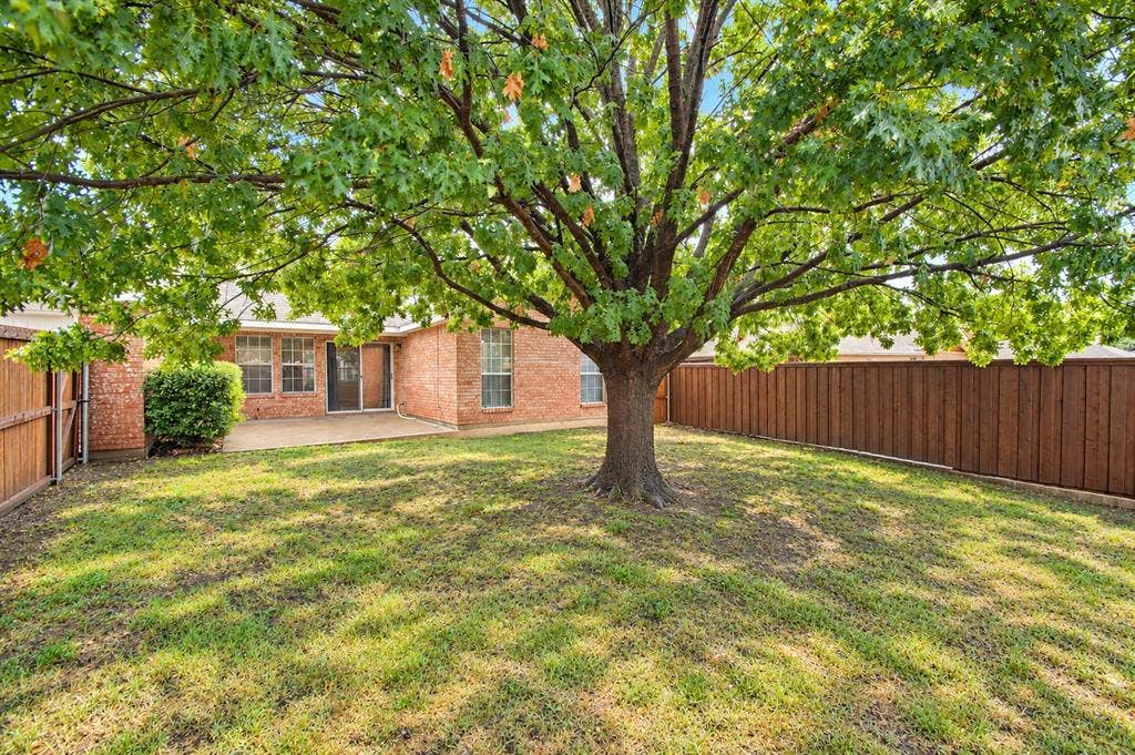 2040 Garden Crest Lane, Dallas, TX 75232 Newer board on board fence!