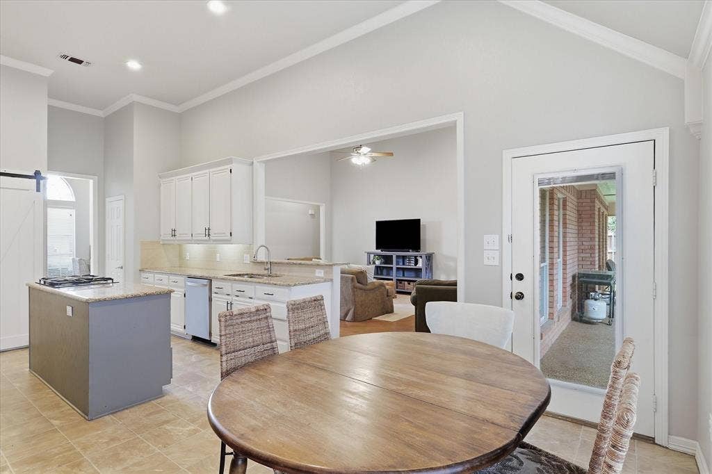 2705 Mimosa Court, Bedford, TX 76021 2705 Mimosa Court, Bedford, TX 76021