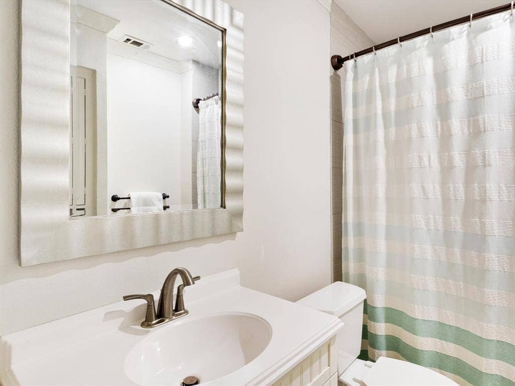 9902 Galway Drive, Dallas, TX 75218 Full hallway bathroom