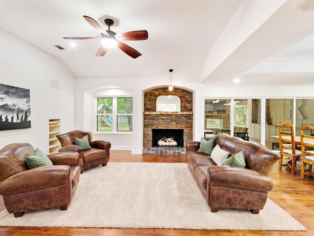 9902 Galway Drive, Dallas, TX 75218 9902 Galway Drive, Dallas, TX 75218