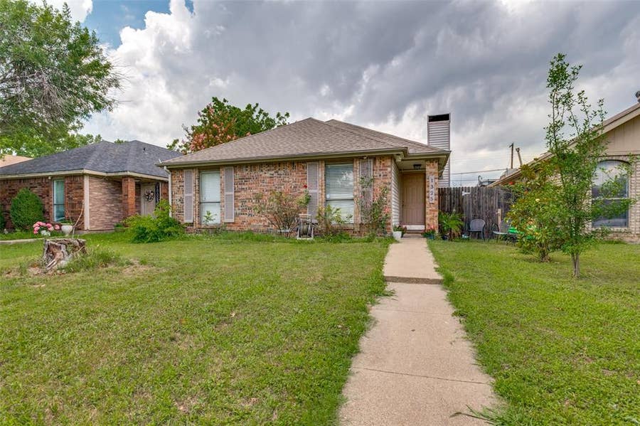 Property photo for 1325 Abbott Drive, Irving, TX