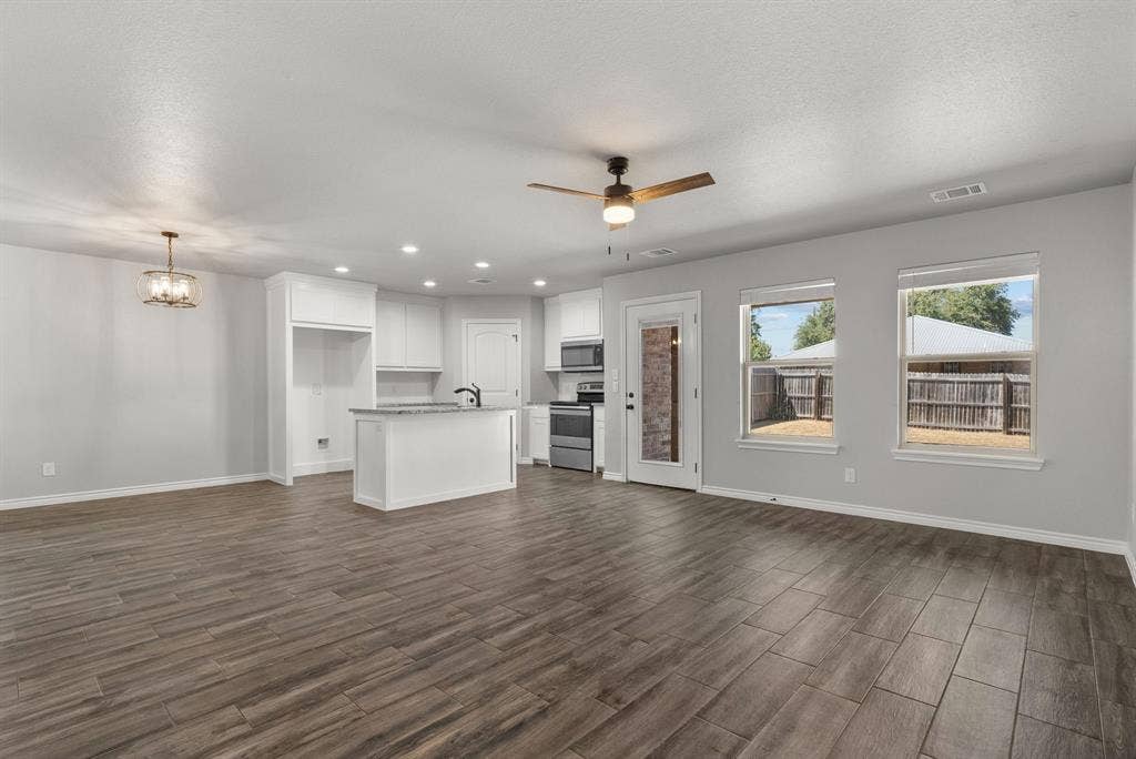 220 St Charles Drive, #B, Springtown, TX 76082 220 St Charles Drive, #B, Springtown, TX 76082