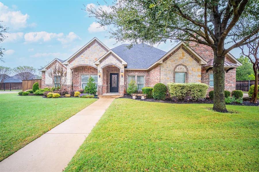 Property photo for 115 Fairway Drive, Waxahachie, TX