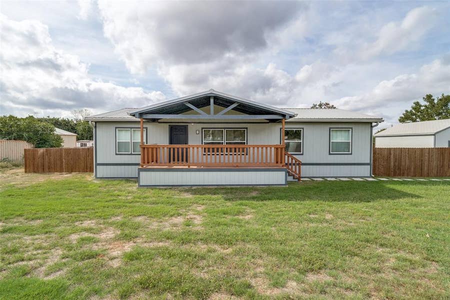 Property photo for 131 Lipan Trail, Weatherford, TX