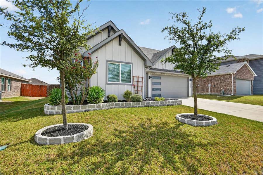 Property photo for 1504 Battery Park Drive, Alvarado, TX