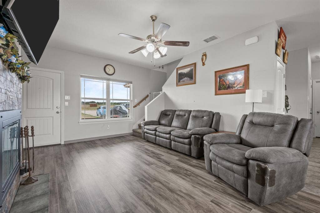 1215 River Hills Road, Stephenville, TX 76401 Living room